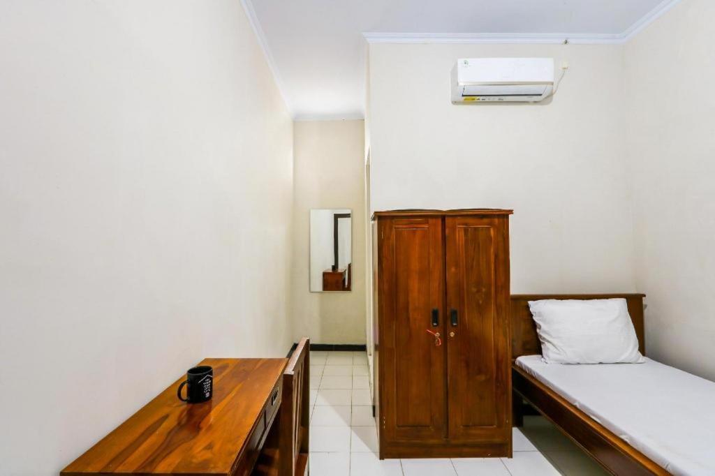 Готель Oyo 3187 Kost Putri Bu Chris Джембер Екстер'єр фото